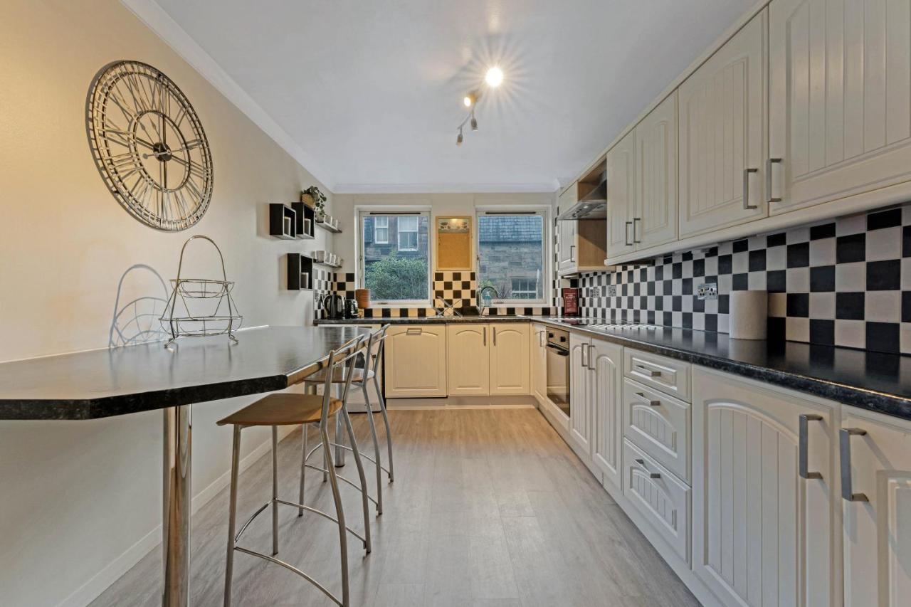 Elegant & Unique Getaway - Spacious 3 Bedroom, 2 Bathroom City Centre Apartment - Free Allocated Parking. Edimburgo Exterior foto
