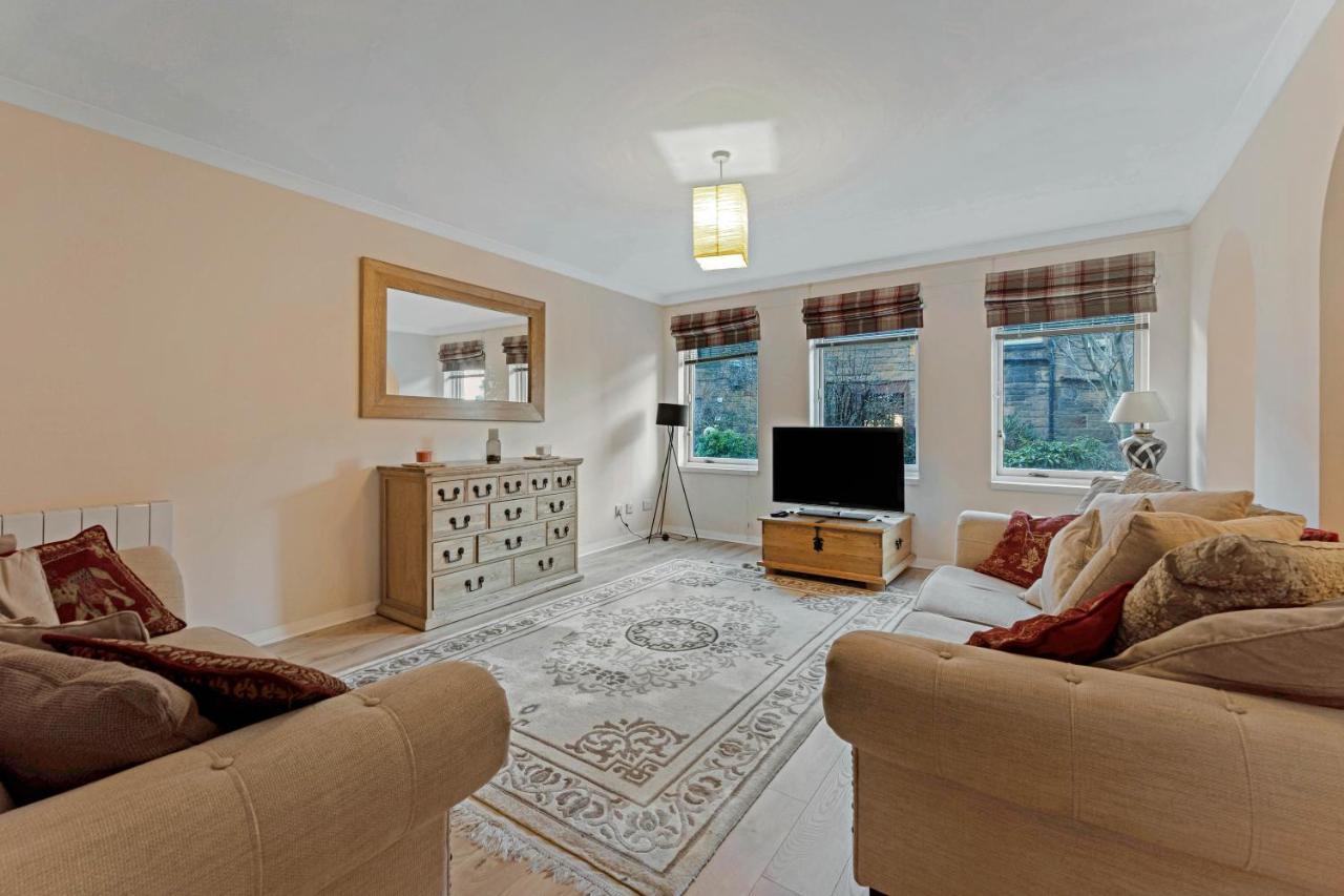 Elegant & Unique Getaway - Spacious 3 Bedroom, 2 Bathroom City Centre Apartment - Free Allocated Parking. Edimburgo Exterior foto
