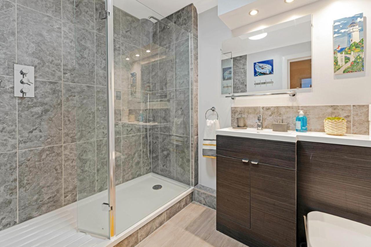 Elegant & Unique Getaway - Spacious 3 Bedroom, 2 Bathroom City Centre Apartment - Free Allocated Parking. Edimburgo Exterior foto