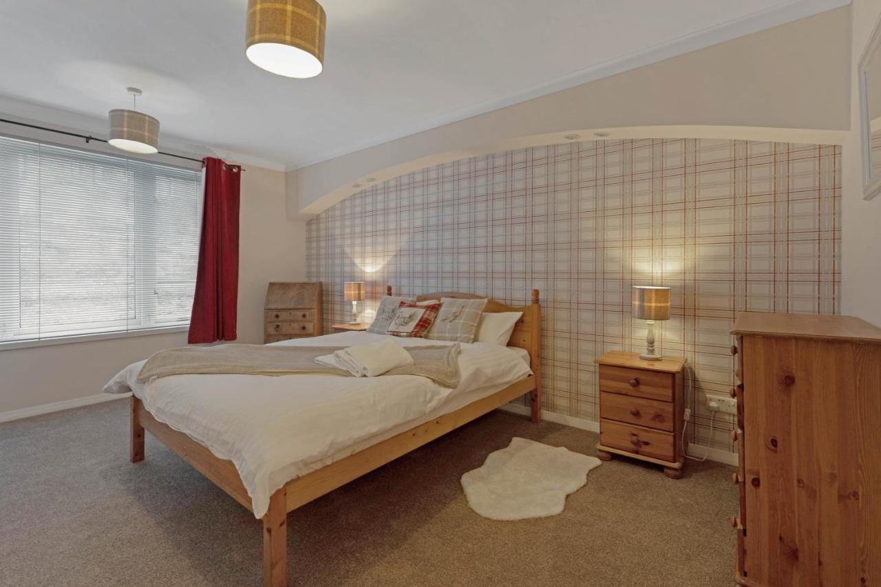 Elegant & Unique Getaway - Spacious 3 Bedroom, 2 Bathroom City Centre Apartment - Free Allocated Parking. Edimburgo Exterior foto