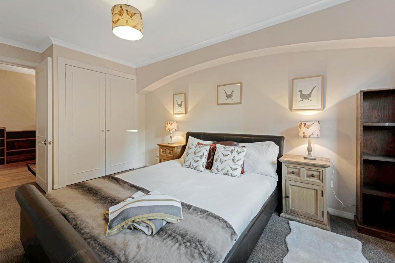 Elegant & Unique Getaway - Spacious 3 Bedroom, 2 Bathroom City Centre Apartment - Free Allocated Parking. Edimburgo Exterior foto