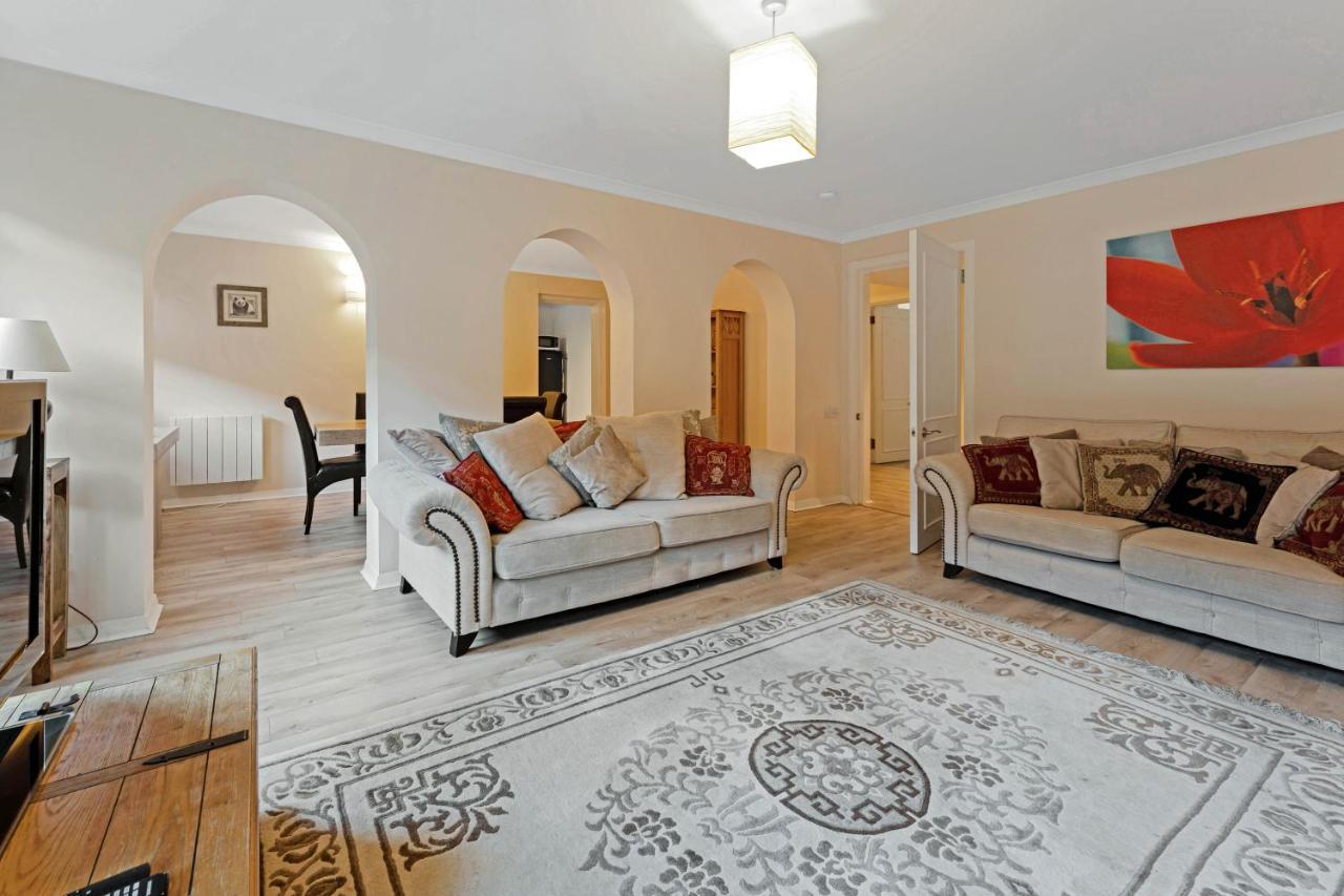 Elegant & Unique Getaway - Spacious 3 Bedroom, 2 Bathroom City Centre Apartment - Free Allocated Parking. Edimburgo Exterior foto